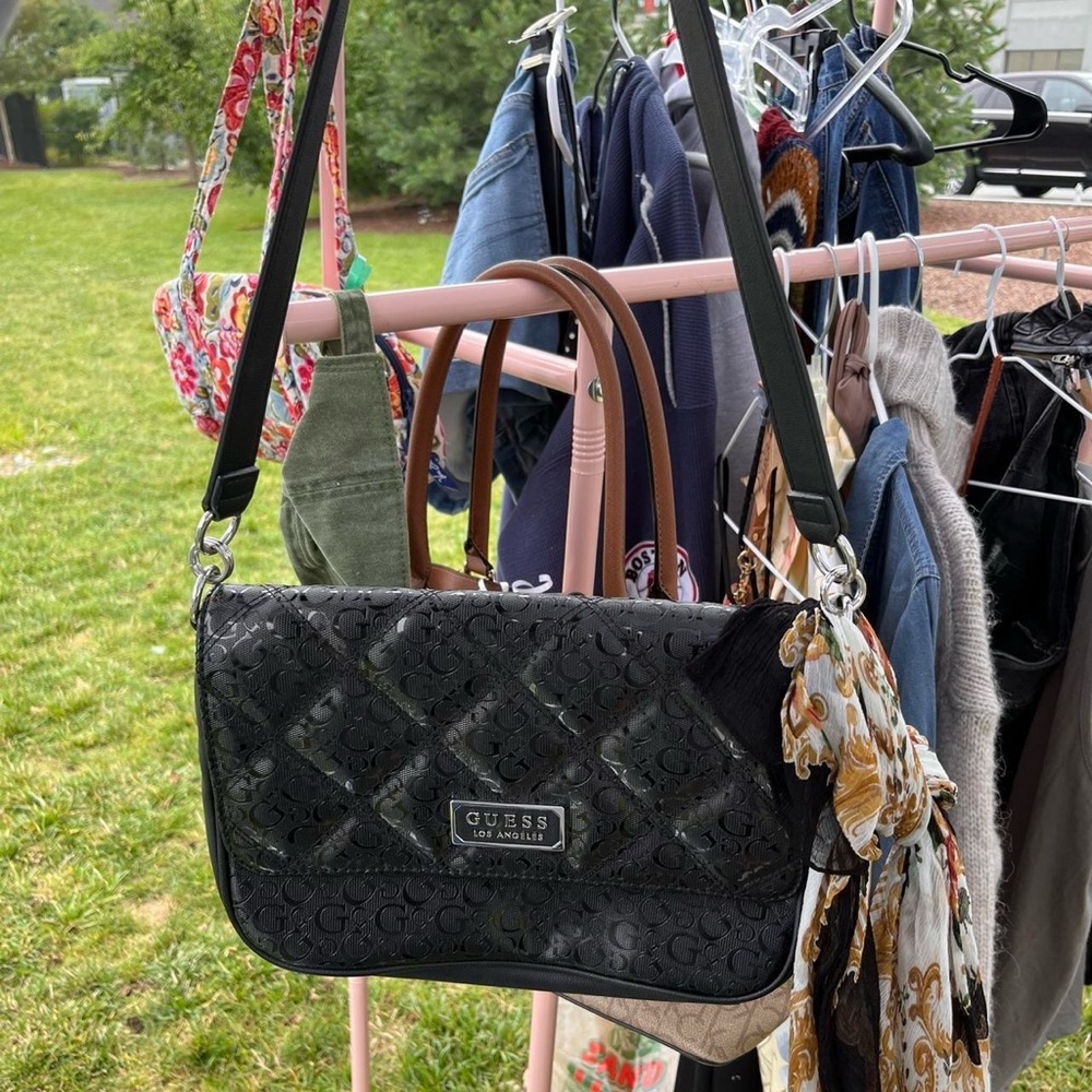 Black guess leather shoulder bag with charm